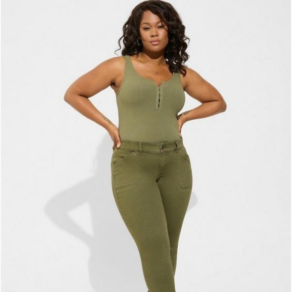 Torrid Everyday Rib Scoop Neck Hook And Eye Tank - Picture 5 of 6